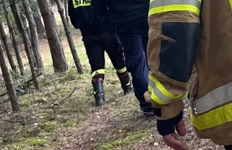 Zaginął 86-latek. Wyszedł z domu boso i bez telefonu odnalazł go dron