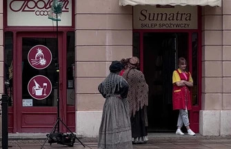 Piotrkowianka pracowała przy nowym hicie Netflixa. Wiktoria Rozpędek była asystentką kostiumografki w serialu Lalka