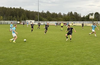 Polonia Piotrków rozbiła Justynów 80. Chłopaki zrobili sobie trening strzelecki