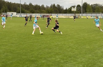 Polonia Piotrków rozbiła Justynów 80. Chłopaki zrobili sobie trening strzelecki