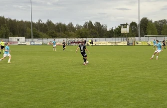 Polonia Piotrków rozbiła Justynów 80. Chłopaki zrobili sobie trening strzelecki