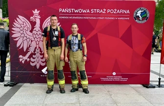 Strażacy z gminy Wola Krzysztoporska pobiegli po schodach Pałacu Kultury i Nauki