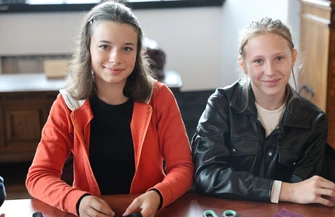 Polsko-węgierskie synergie rzemiosła w Piotrkowie. Młodzież poznawała tradycyjne techniki