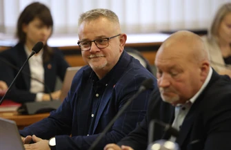 Podatki w górę po burzliwej sesji. Radni wychodzili z sali spór o mandat Winiarskiego RELACJA