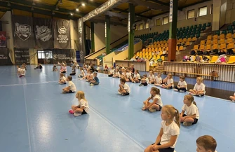 Aktywna Lekcja WF z OSiR wraca Dzieci z Piotrkowa Trybunalskiego znów poznają sport od najlepszej strony