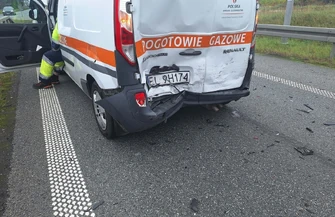 Zderzenie trzech aut i zaskakujące odkrycie policjantów. Jeden z kierowców był poszukiwany