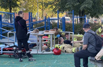 Sześcioletni chłopiec zaklinował się na karuzeli na placu zabaw w Piotrkowie Trybunalskim. Strażacy musieli użyć ciężkiego sprzętu dziecko trafiło do Centrum Matki Polki w Łodzi