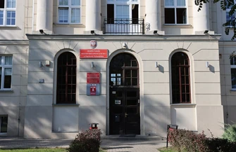 Alarmy bombowe w Piotrkowie i powiecie piotrkowskim. 7 zgłoszeń policja potwierdza kaskadową wysyłkę