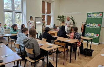 Moda i ekologia w praktyce. Uczniowie ZSP nr 6 wzięli udział w zajęciach o modzie cyrkularnej