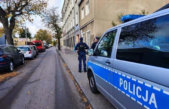 Bezpieczeństwo szkół w Piotrkowie i powiecie piotrkowskim. Policja patroluje placówki szkoły wprowadzają dodatkowe zabezpieczenia
