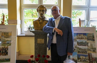 III Liceum Ogólnokształcące im. Juliusza Słowackiego w Piotrkowie Trybunalskim świętuje 70-lecie istnienia. Jubileuszowa gala zgromadziła absolwentów nauczycieli i przedstawicieli władz a program uroczystości obejmował film o historii szkoły spektakl oraz koncert absolwentów