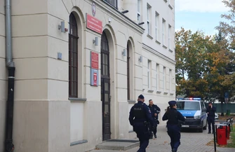 Piotrków Trybunalski. Zdjęcie ucznia z maczetą w TPS-ie okazało się przeróbką AI