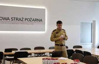 Czad i ogień. Obudź czujność. Strażacy edukują mieszkańców Piotrkowa i rozdają czujniki