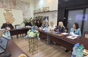Pilna narada o bezpieczeństwie w szkołach. Uczestniczyli przedstawiciele powiatu piotrkowskiego