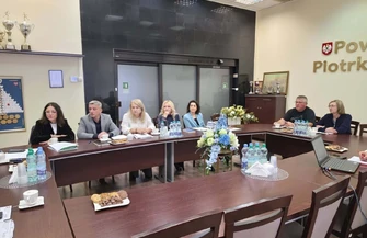 Pilna narada o bezpieczeństwie w szkołach. Uczestniczyli przedstawiciele powiatu piotrkowskiego