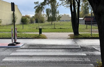 Piotrków Trybunalski. Wysepka na Dmowskiego. Czy na skrzyżowaniu z Kostromską powstanie minirondo