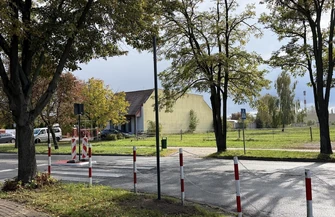 Piotrków Trybunalski. Wysepka na Dmowskiego. Czy na skrzyżowaniu z Kostromską powstanie minirondo