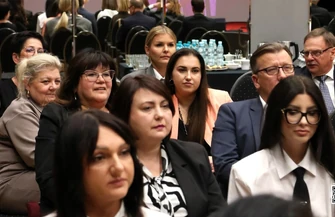 Nagrody Burmistrza Sulejowa rozdane. Doceniono pracę nauczycieli i dyrektorów szkół