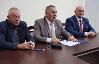 Powiat piotrkowski podpisał porozumienia z gminami. Bezpłatna pomoc prawna w ośmiu punktach