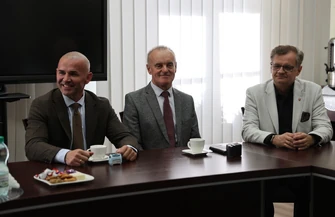 Powiat piotrkowski podpisał porozumienia z gminami. Bezpłatna pomoc prawna w ośmiu punktach