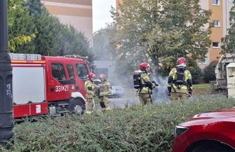 Zadymienie przy ulicy Kotarbińskiego w Piotrkowie. Na miejsce ruszyły cztery zastępy straży pożarnej